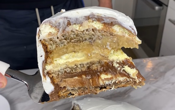 A SAD ADIO torta: Recept koji je nastao u čast serije Vruć vetar i Šurde  (VIDEO)