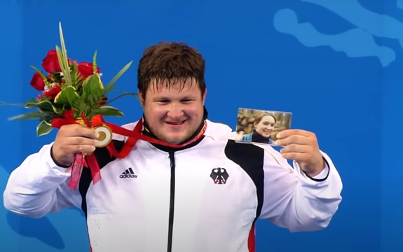 Olimpijska zlatna medalja kao obećanje pokojnoj supruzi: Ljubavna priča koja ..