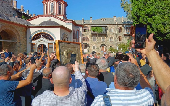 Čudesna priča o Bogorodici Vratarnici: Jedina ikona koja čuva manastir na ..