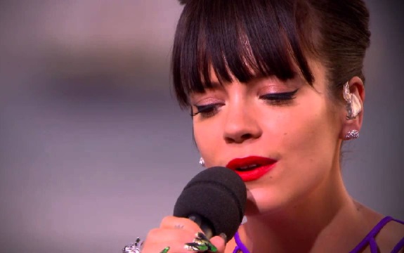 SKANDAL: Lily Allen imala odnose sa kolegom u avionu, a onda je sve saznala ..