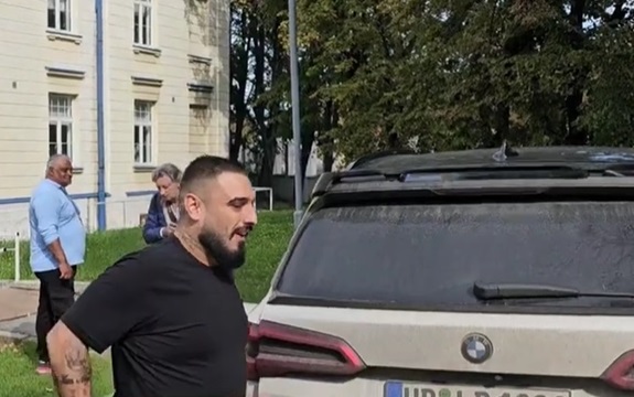 Darko Lazić izveo suprugu i ćerku iz prodilišta! (VIDEO)