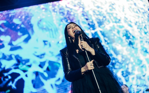 Kaliopi grandiozna na spektakularnom koncertu u areni u Skoplju: Publika pevala ..