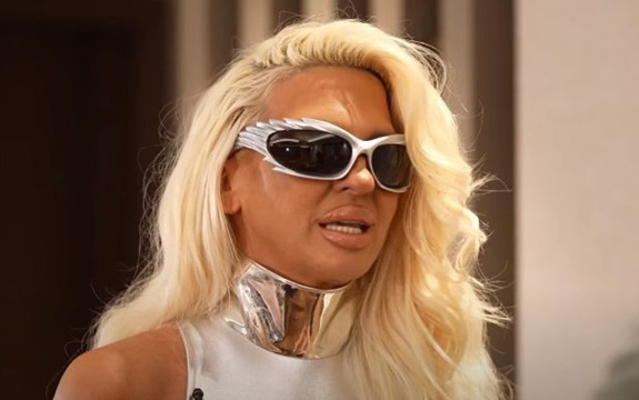 Jelena Karleuša besno poručuje: Zaslužila si da obrišem pod sa tobom! (FOTO)