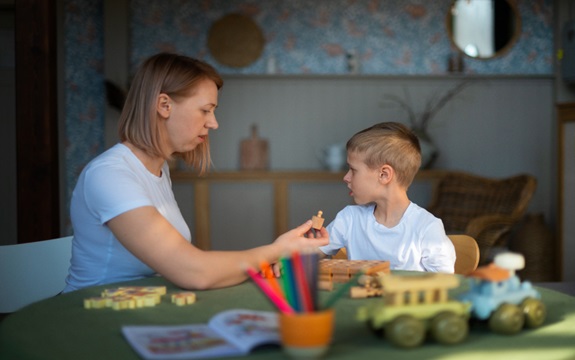 Ljubav koja otvara vrata: Kako razumeti i podržati decu sa autizmom