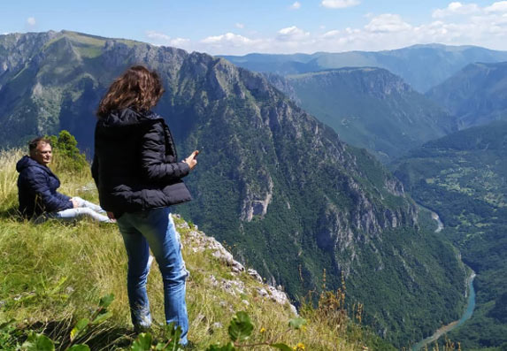 Branislav Lečić u vezi sa 32 godine mlađom Jelenom: Ljubav koju retko pokazuje javnosti!