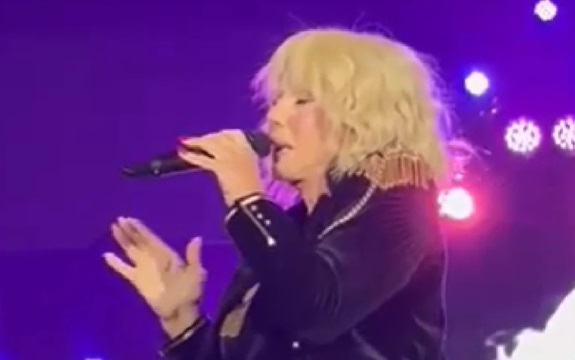 Lepa Brena uplakana počela koncert u Ljubljani: Ovu pesmu je posvetila Saši Popoviću