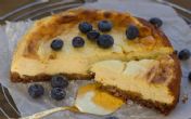 Neodoljivi CHEESECAKE s borovnicama i limunom: Savršen desert za svaku priliku! (RECEPT)