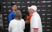 Emotivni susret na Australian Openu: Novak Đoković sreo čoveka koji mu je promenio život pre 20 godina! (VIDEO)