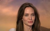 Retka fotografija: Mala Angelina Jolie u zagrljaju majke Marcheline Bertrand! (FOTO)