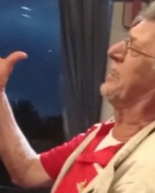Nesvakidašnji prizor na putu za Beč: Putnik pevao 14 sati bez prestanka (VIDEO)