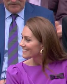 Stiil princeze: Kate Middleton u ljubičastoj haljini s posebnom porukom! (VIDEO)