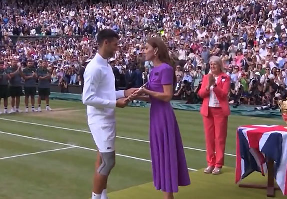 Novak Đoković i Kate Middleton na ceremoniji uručenja pehara