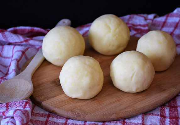  Brzi i ukusni uštipci sa kupusom idealni su za svaki obrok. Pogledajte jednostavan recept i otkrijte trik za lagane uštipke bez viška masnoće!